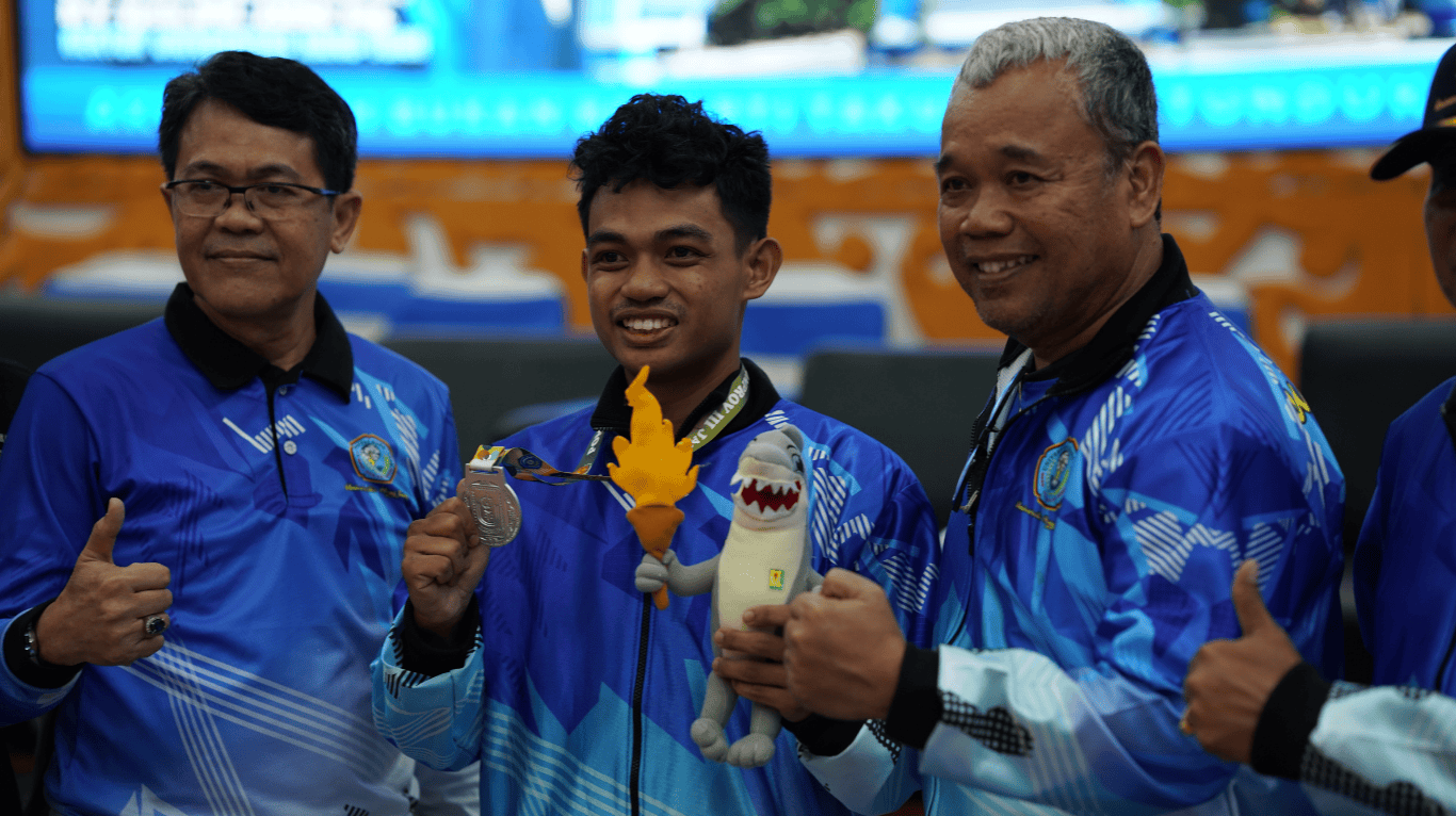 Tarung Derajat A.A Boxer POMPROV JATIM III 2025, Mahasiswa UHT Meraih Medali Perunggu